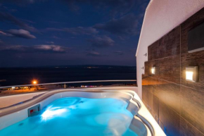 Отель Apartment with sea view and hot tub, Magis Blue  Сплит